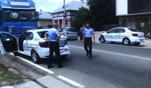 Trei maşini noi de Poliţie, care circulau în coloană, s-au lovit pe o stradă din Balş