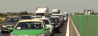 Turiştii, în coloană spre litoral din cauza lucrărilor de la Autostrada Soarelui (Video)