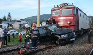 Șoferul unui bolid, lovit în plin de tren la Câmpulung Moldovenesc