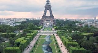 Pictură gigantică, de 600 de metri, lângă Turnului Eiffel din Paris