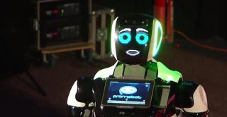 Escu, robotul român care poate fi maestru de ceremonii sau comediant (Video)