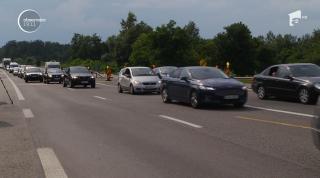 Şoferii se împiedică pe Autostrada Bucureşti - Piteşti de lucrările la un pod (Video)