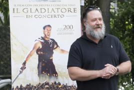 Russell Crowe a plătit 35 de mii de dolari pe un cap de dinozaur, pentru copiii săi (Video)