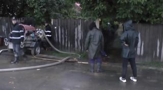 Vremea extremă continuă să facă ravagii în mai multe zone din ţară