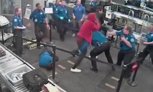 Un adolescent a atacat 5 agenți de securitate, pe un aeroport din SUA