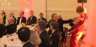 Parlamentar britanic, suspendat din funcţie după ce a agresat o activistă Greenpeace (Video)