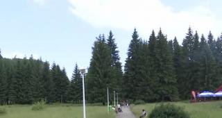 Vremea bună din weekend le oferă turiştilor o binemeritată relaxare la munte (Video)