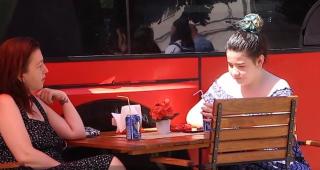 Un antreprenor din Vrancea a înfiinţat o pizerie într-un autobuz (Video)