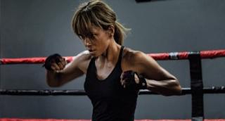 Bărbat arestat în Los Angeles. A vrut să pună stăpânire pe casa actriţei Halle Berry