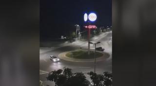 Șoferii care au făcut drifturi în sensul giratoriu din Bacău riscă amendă de 2500 de lei