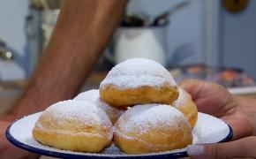 Cum se prepară o tartă cu mere. Sfaturi şi secrete de la specialiştii în bucătărie (Video)
