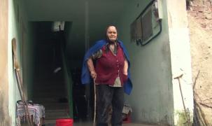 O bătrână de 85 de ani a rămas ultima locatară a unui bloc din Hunedoara (Video)