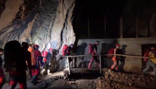 Misiune contra-cronometru, într-o peşteră din Bihor. Speolog rănit, exercițiu reușit în subteran (Video)