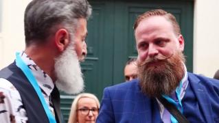 Cele mai spectaculoase bărbi şi mustăţi din Franţa, prezentate într-un local din Paris (Video)