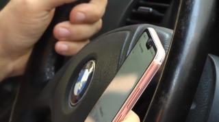 Dispozitivul care alertează poliţia în cazul în care un şofer scrie mesaje la volan (Video)