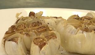 Usturoiul românesc a revenit pe tarabe, dar şi în restaurantele de lux