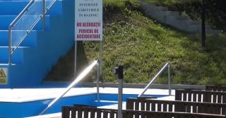 În plină caniculă, ştrandul municipal din Bistriţa-Năsăud are lacătul pus