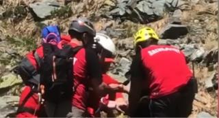 Salvare spectaculoasă în Munţii Făgăraş. Turist recuperat cu elicopterul SMURD