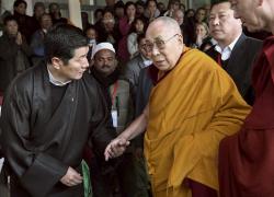 Dalai Lama şi-a cerut scuze public pentru o afirmaţie în spirit de glumă