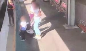 Un copil a căzut între peron şi tren, sub privirile îngrozite ale mamei sale, la metroul din Sydney (Video)