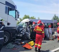 Un TIR a spulberat un microbuz cu pasageri, în Satu Mare (Video)