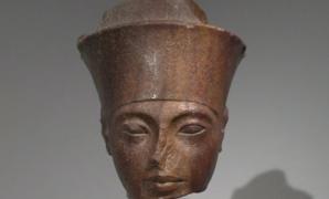 Un bust al faraonului Tutankhamon, despre care Egiptul susţine că ar fi furat, a fost vândut la licitaţie
