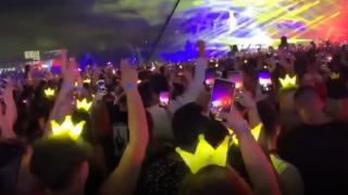 O manea a făcut senzaţie la Neversea şi zeci de mii de oameni au cântat versurile