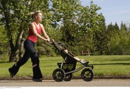 Activițăți sportive în familie. Ce exerciții putem face în parc