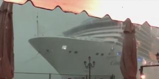 Un vas uriaş de croazieră a băgat spaima în turiştii din Veneţia