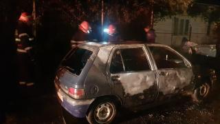 Mașini incendiate în Botoşani, piroman căutat de poliție (Video)