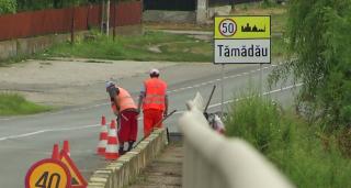 Câteva familii nevoiaşe de lângă Bucureşti trăiesc de ani de zile fără lumină