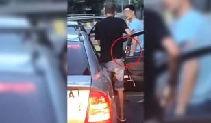 Şofer ameninţat cu pistolul, pe Valea Prahovei, de un instructor auto: 'A zis că îmi trage un glonţ în cap'