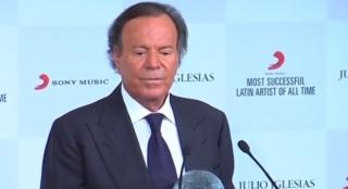Julio Iglesias a devenit tatăl unui bărbat de 43 de ani