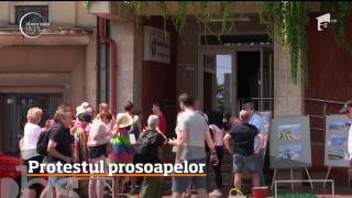 Protest în Constanța din cauza şezlongurilor care blochează la malul mării