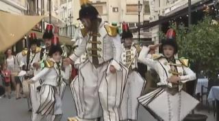 Centrul Bucureștiului, transformat într-un uriaș teatru de stradă, de un festival internațional