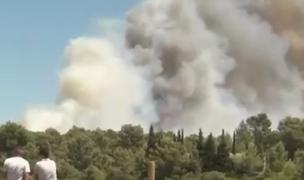 Peste 2500 de oameni au fost evacuaţi din sudul Franţei din cauza incendiilor de vegetaţie