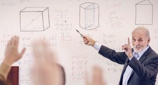 E bătălie pentru un loc la catedră. Aproape 30 de mii de candidaţi au intrat în cursa pentru un post de profesor titular