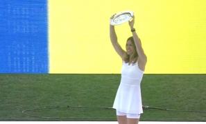 Momente emoţionante pe Arena Naţională. Peste 15 mii de oameni au primit-o cu aplauze pe Simona Halep