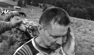 Noi imagini cu motociclistul belgian bătut de ciobani la Colibiţa