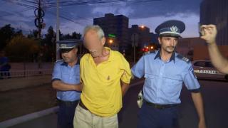 Poliţistul înjunghiat la Timişoara s-ar fi tăiat singur în cuţitul suspectului (Video)