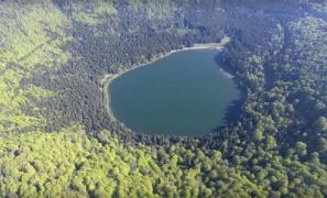 Vulcanul descoperit în Carpaţii Orientali, considerat de specialiştii străini "o bombă cu ceas"