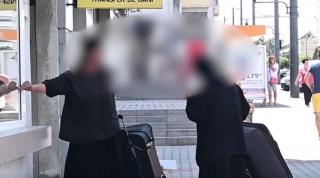 Două femei îmbrăcate în măicuţe au făcut scandal monstru în centrul oraşului Vaslui