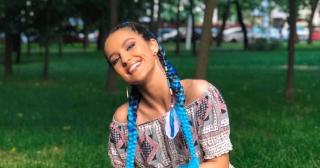 Împletiturile accesorizate, coafurile în vogă ale momentului