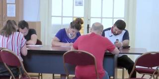 Zeci de profesori din toată ţara, notaţi cu 1 la titularizare