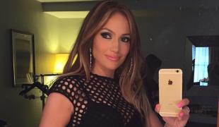 Jennifer Lopez împlineşte 50 de ani. Cântăreața își celebrează ziua în turneu