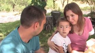 O tânăra însărcinată a rămas fără braţ în urma unui accident cumplit. Karolina are nevoie de o proteză ca să-şi poată ţine copilul în braţe
