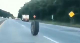 Accident provocat de o roată scăpată pe șosea, în New Jersey (Video)