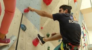 Povestea tânărului Cosmin Candoi, campion mondial la paraclimbing
