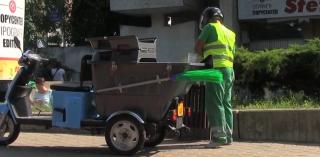Gunoaiele aruncate pe străzile Iaşiului vor putea fi strânse cu ajutorul unor mopede electrice