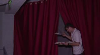 Eveniment caritabil pentru nevăzători. Douăzeci de clienţi au luat cina în întuneric, într-un local din Buzău